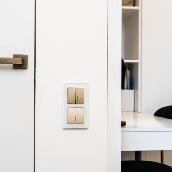 Выключатель двухклавишный проходной с подсветкой (шампань рифленый) Werkel W1122110