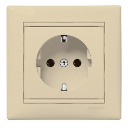 Розетка Legrand Valena Слоновая кость 1-ая с/з с защитными шторками 774321