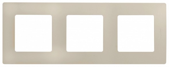 Рамка Legrand Etika Слоновая кость 3-постовая 672513