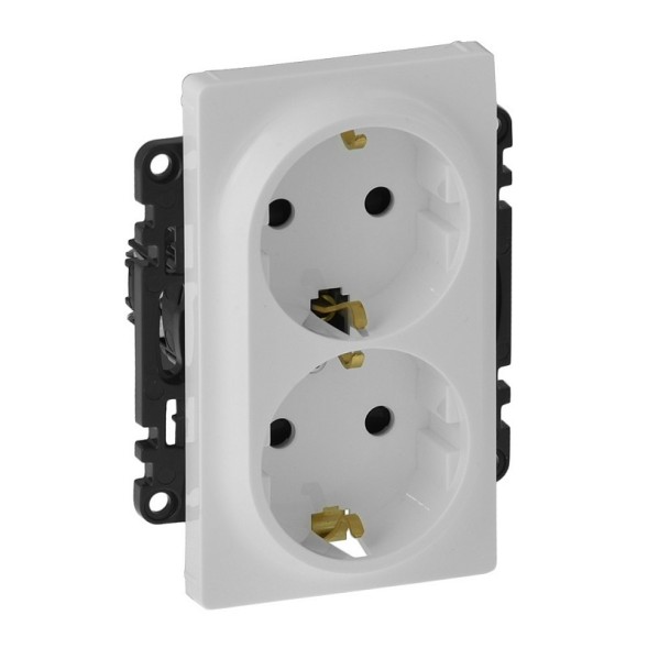 Розетка Legrand Valena Life Белая силовая двойная 2х2К+З 16А 250В с лицевой панелью. С защитными шторками. Безвинтовые зажимы 753426