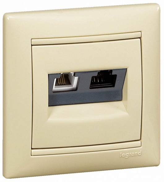 Розетка компьютерная Legrand Valena Слоновая кость (RJ45) 1-ая 6 кат UTP + ТЛФ 1-ая (RJ11) 774180