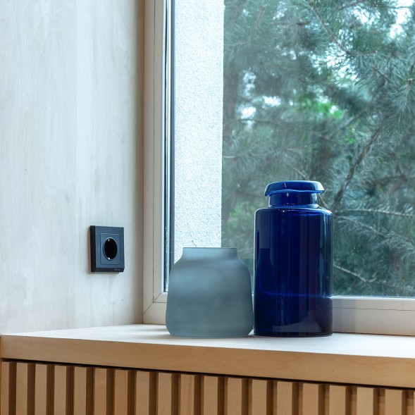 Розетка с заземлением (черный матовый) Werkel W1171008