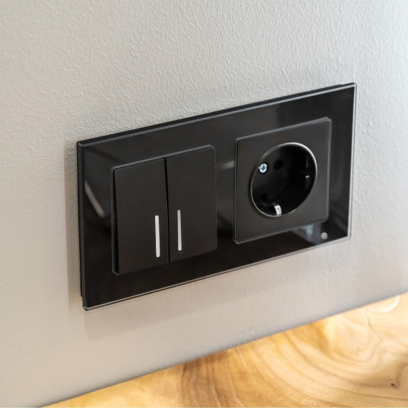 Розетка с заземлением (черный матовый) Werkel W1171008