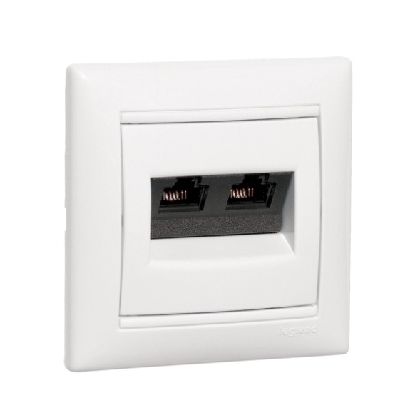 Розетка компьютерная Legrand Valena Слоновая кость (RJ45) 2-ая 5кат.крепление винт.(без лапок) UTP 774139