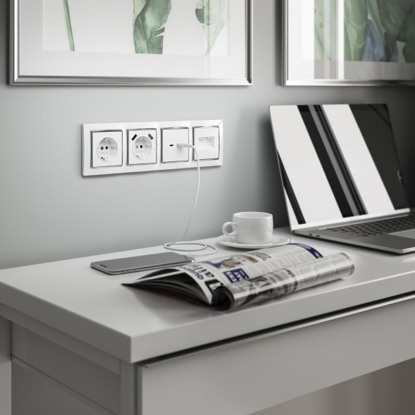 Розетка с заземлением, шторками и USBх2 (белая) Werkel W1171501