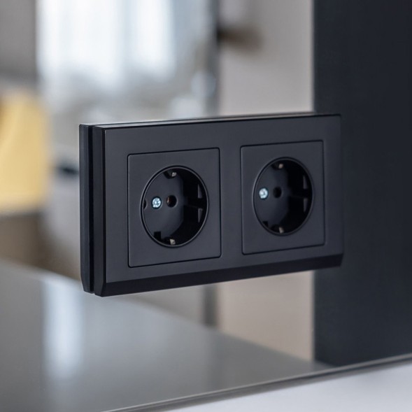 Рамка из поликарбоната на 2 поста Stark черный Werkel W0021808