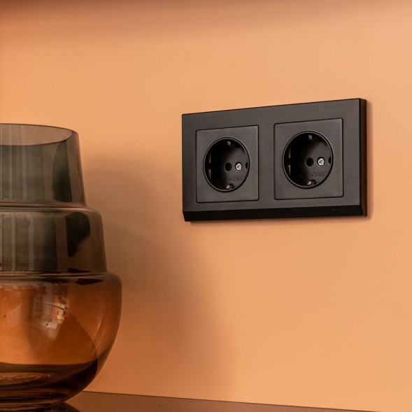 Рамка из поликарбоната на 2 поста Stark черный Werkel W0021808