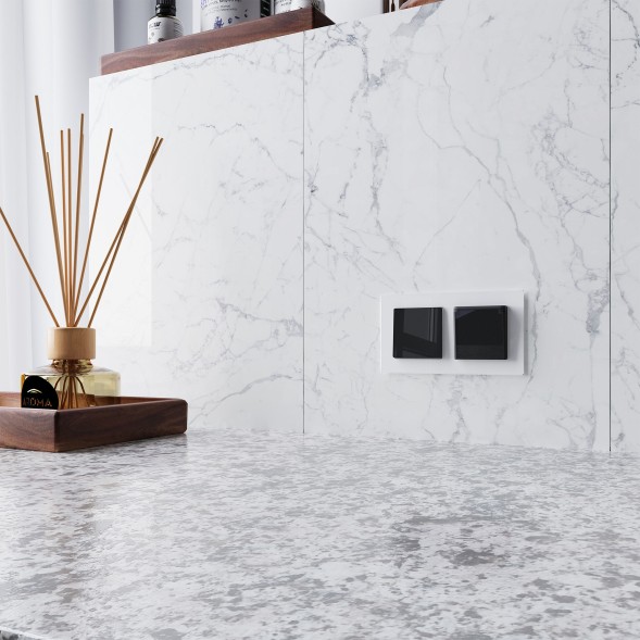 Розетка влагозащ. с зазем. с защит. крышкой и шторками (черный акрил) Werkel W1171248