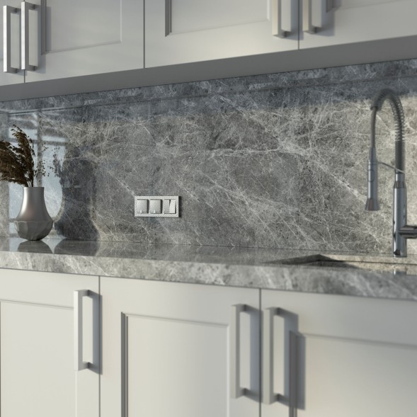 Розетка влагозащ. с зазем. с защит. крышкой и шторками (Hammaer серебряный) Werkel W1271206