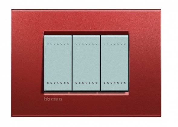 Рамка Bticino LivingLight Квадрат Красный шелк 3 модуля LNA4803RK