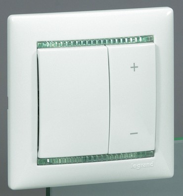 Светорегулятор Legrand Valena Белый нажимной 40-600W для л/н и обмоточных т-ров 770074