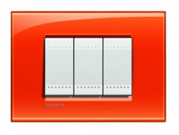 Рамка Bticino LivingLight Квадрат Оранжевый 3 модуля LNA4803OD