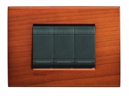 Рамка Bticino LivingLight Квадрат Американская вишня 3 модуля LNA4803LCA