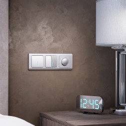 Выключатель одноклавишный проходной с подсветкой cеребряный рифленый W1112109