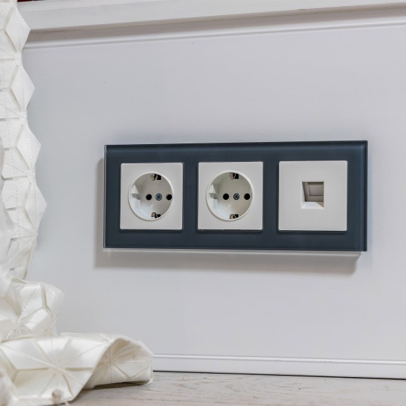 Розетка с заземлением (белая) Werkel W1171001