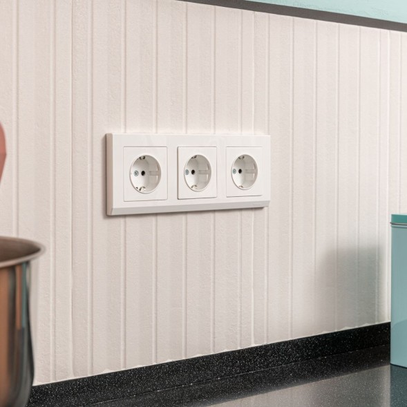 Розетка с заземлением (белая) Werkel W1171001