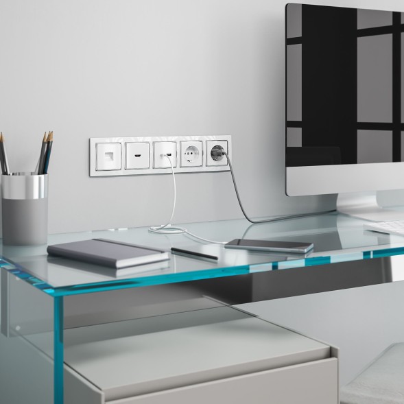 Розетка с заземлением (белая) Werkel W1171001