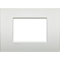 Рамка Bticino LivingLight Air Белый жемчуг 3 модуля LNC4803PR