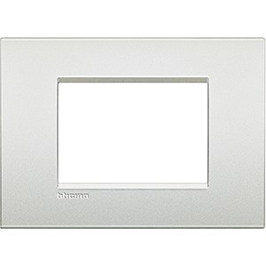 Рамка Bticino LivingLight Air Белый жемчуг 3 модуля LNC4803PR