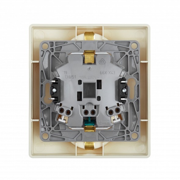 Розетка Legrand Etika слоновая кость 2 x 2К+З со шторками - немецкий стандарт - автоматические зажимы - 16 А - 250 В~ 672333