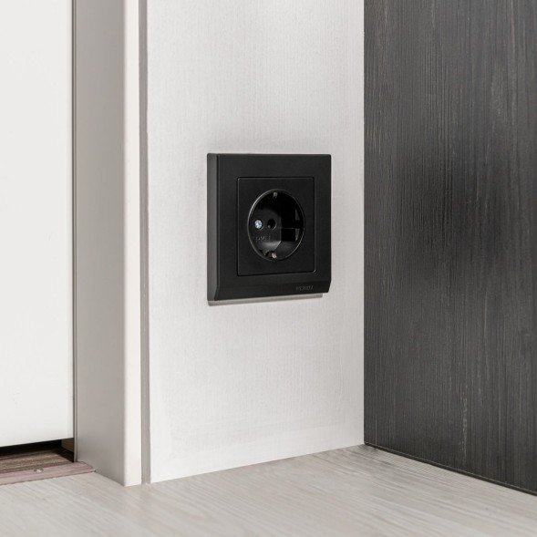 Рамка из поликарбоната на 1 пост Stark черный Werkel W0011808