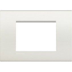 Рамка Bticino LivingLight Квадрат Белый 3 модуля LNA4803BI