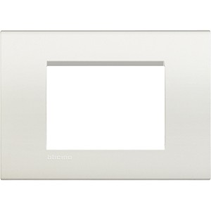 Рамка Bticino LivingLight Квадрат Белый 3 модуля LNA4803BI