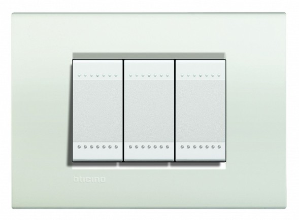 Рамка Bticino LivingLight Квадрат Белый 3 модуля LNA4803BI