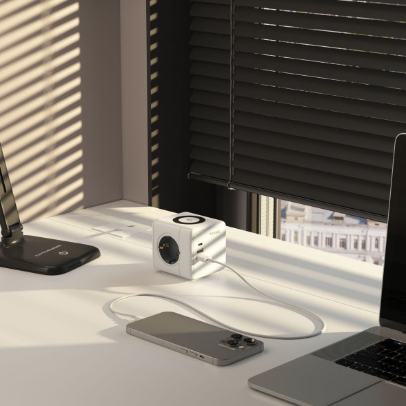 Розеточный блок 3-местный + 3×USB + беспроводная зарядка Werkel W6513501