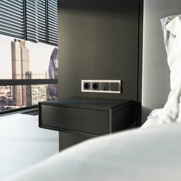 Рамка из стекла на 4 поста Favorit дымчатый Werkel W0041117