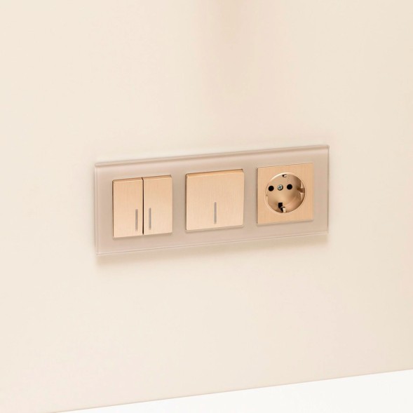 Рамка из стекла на 3 поста Favorit дымчатый Werkel W0031117