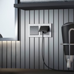 Розетка влагозащ. с зазем. с защит. крышкой и шторками (Hammar черный) W1271208