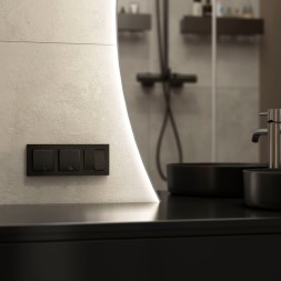 Розетка влагозащ. с зазем. с защит. крышкой и шторками (Hammar черный) W1271208