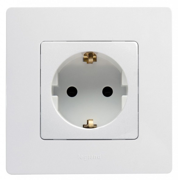 Розетка Legrand Etika белый 2К+З со шторками - немецкий стандарт - 16 А - 250 В~ 672222