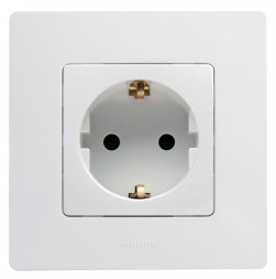 Розетка Legrand Etika белый 2К+З - немецкий стандарт - 16 А - 250 В~ 672221