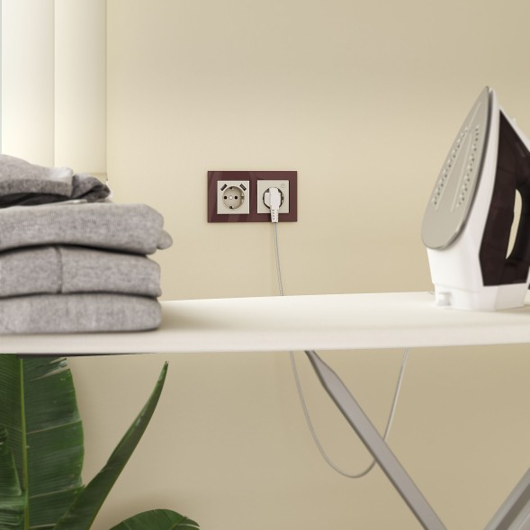 Розетка с заземлением, шторками и USBх2 (слоновая кость) Werkel W1171503