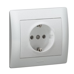 Розетка Legrand Galea Life алюминий 2к+З с лицевой панелью 771362