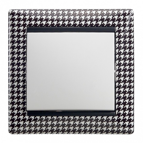 Переключатель Legrand Valena Белый 1-клавишный 774406