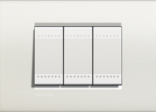 Рамка Bticino LivingLight Квадрат Белый двухмодульная LNA4802BI