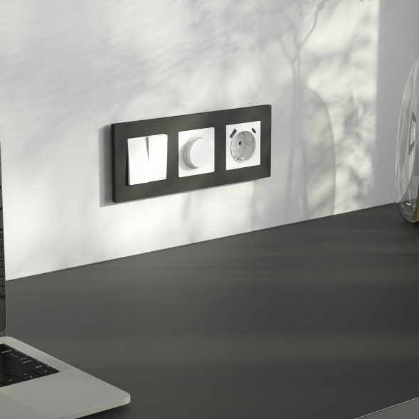 Розетка с заземлением, шторками и USB тип A+C (белый матовый) Werkel W1171761