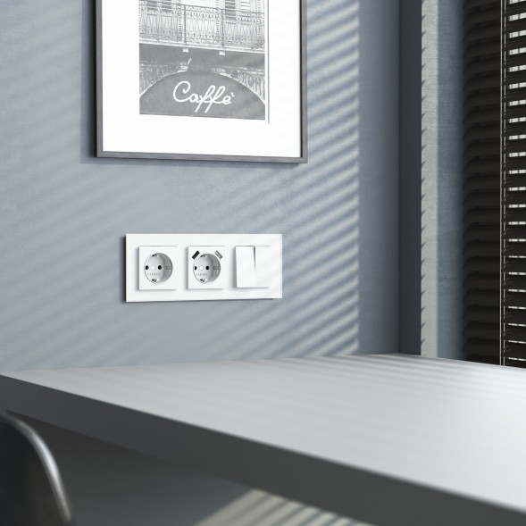 Рамка из стекла на 3 поста Favorit белый матовый Werkel W0031105