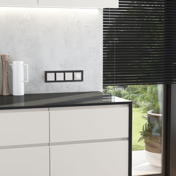 Розетка влагозащ. с зазем. с защит. крышкой и шторками перламутровый рифленый Werkel W1171213