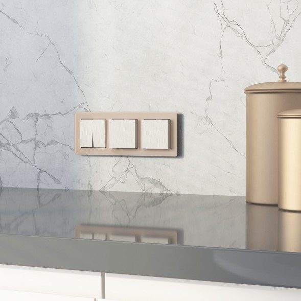 Розетка влагозащ. с зазем. с защит. крышкой и шторками перламутровый рифленый Werkel W1171213