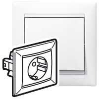 Розетка Legrand Valena Белый 1-ая с/з литая 774423