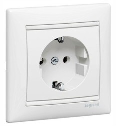 Розетка Legrand Valena Белый 1-ая с/з литая 774423