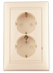 Розетка Legrand Valena Слоновая кость 2-ая с/з с защитными шторками 774371