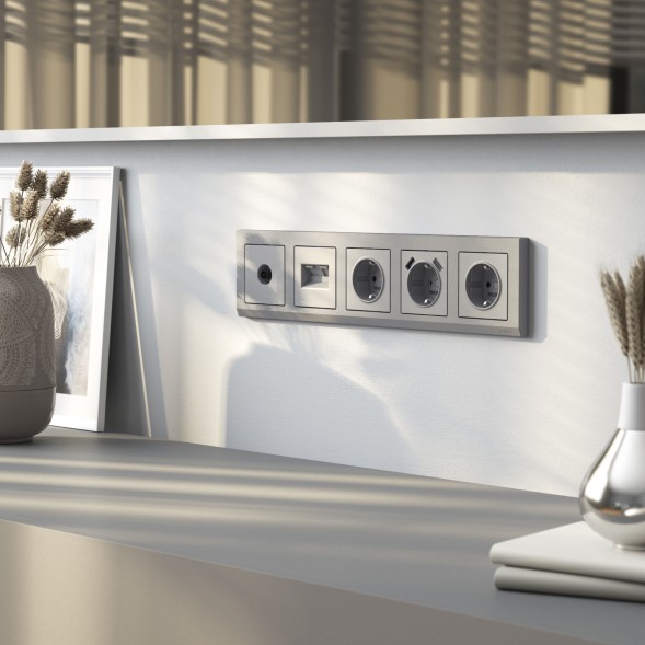 Розетка с заземлением (серебряный матовый) Werkel W1171065