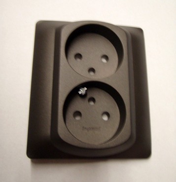 Лицевая панель Legrand Galea Life французский стандарт для розетки 2х2-клавишного 771235