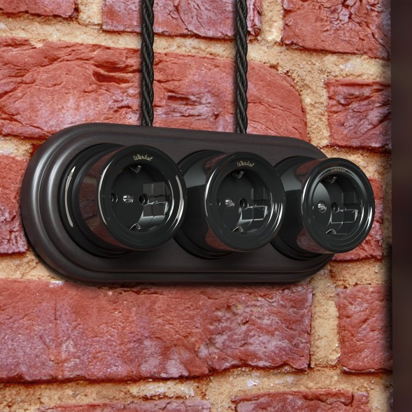 Розетка с заземлением черный ретро Werkel W5671008