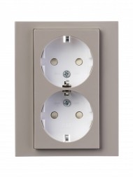 Розетка двойная ABB Levit кофе макиато / белый с заземлением со шторками 16А 2CHH223457C6018 5522H-C03457 18W
